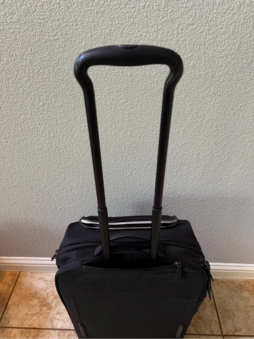 Tumi Voyager Black Carry-On Spinner Suitcase Travel Bag